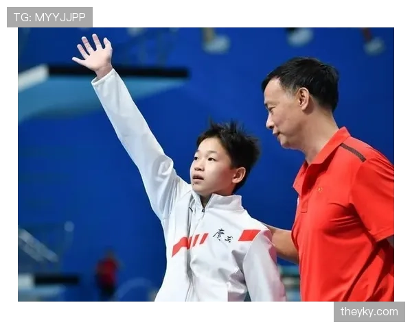 全红婵训练完偷偷吃辣条被教练抓到，这小姑娘管不住嘴啊