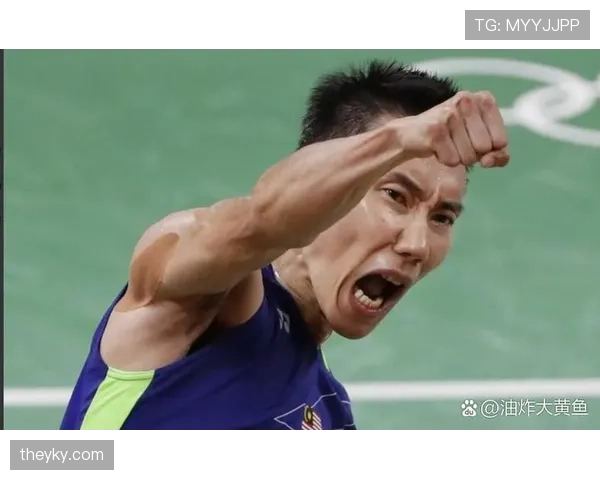 李宗伟训练的时候，连喝水都能讲究成仪式感，不像我们抢快餐一样尴尬笑着喝完了啊