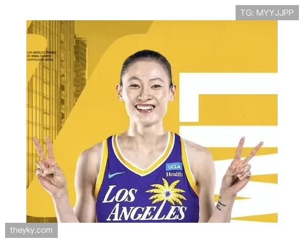 拜托，杨力维随手一张生活照就把我们对女篮的“粗犷”想象扔了